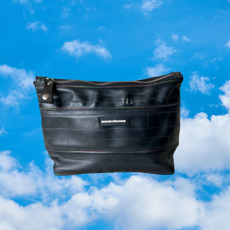 Trousse de toilette triangulaire